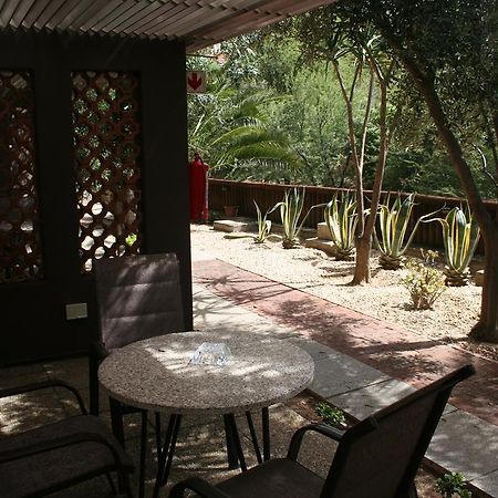 De Vagebond Hotel-Pension Windhoek Dış mekan fotoğraf