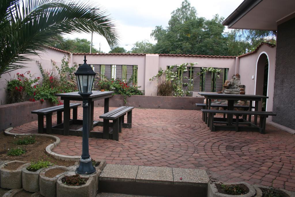 De Vagebond Hotel-Pension Windhoek Dış mekan fotoğraf