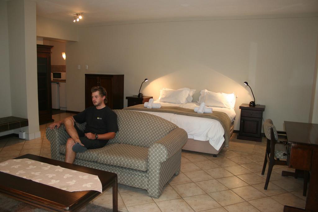 De Vagebond Hotel-Pension Windhoek Dış mekan fotoğraf