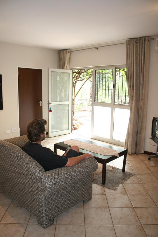 De Vagebond Hotel-Pension Windhoek Dış mekan fotoğraf